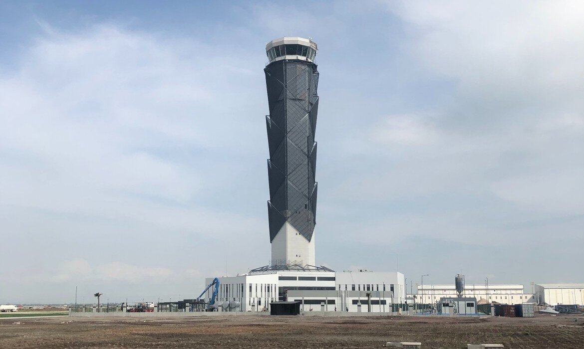 torre_de_control_de_Santa_Lucía_alt