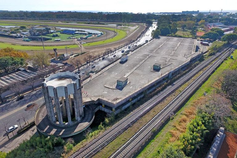 paseo-gigena-un-estacionamiento-que-se-convertira-en-parque-publico-2-alt