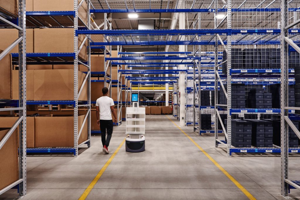 automatización-de-almacenes-la-robótica-marca-la-diferencia-3-alt