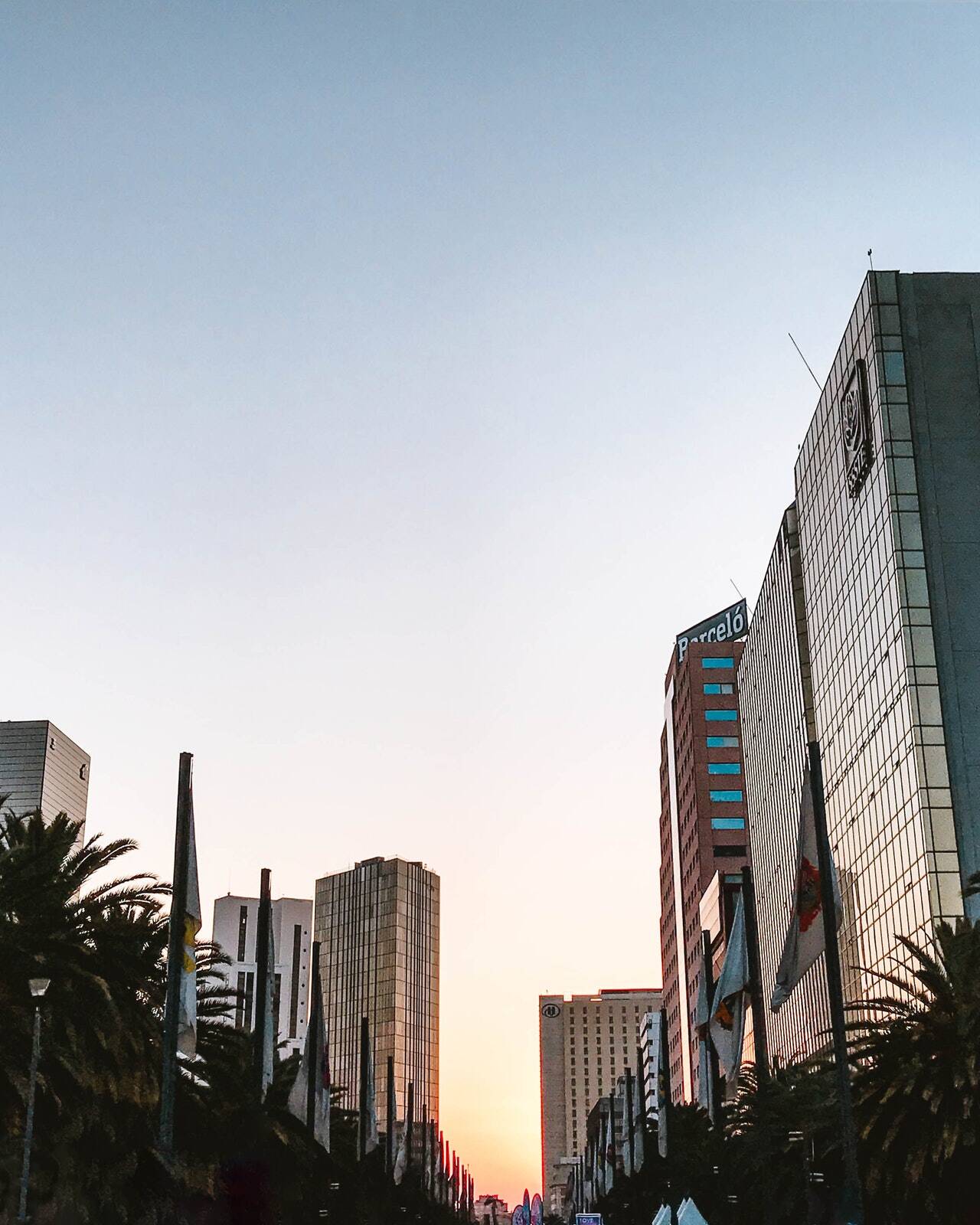 ¿Cuánto cuesta compra y rentar una vivienda en CDMX, GDL, MTY y ROO?