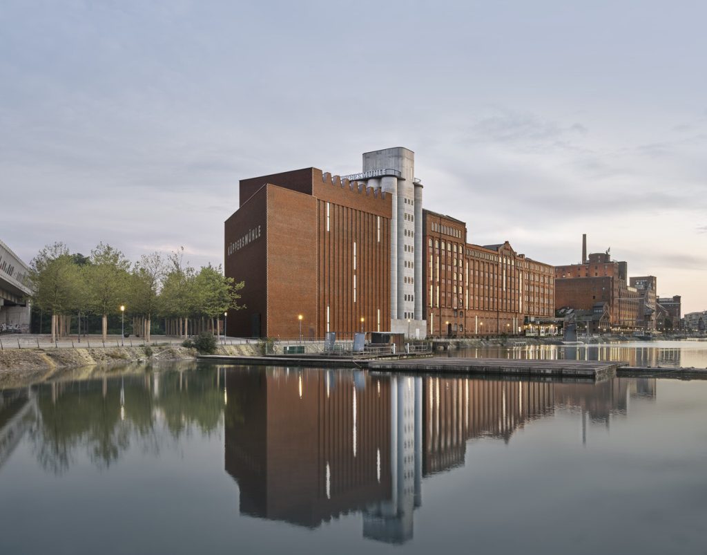 herzog-&-de-meuron-finaliza-la-ampliacion-del-museo-mkm-en-alemania-alt