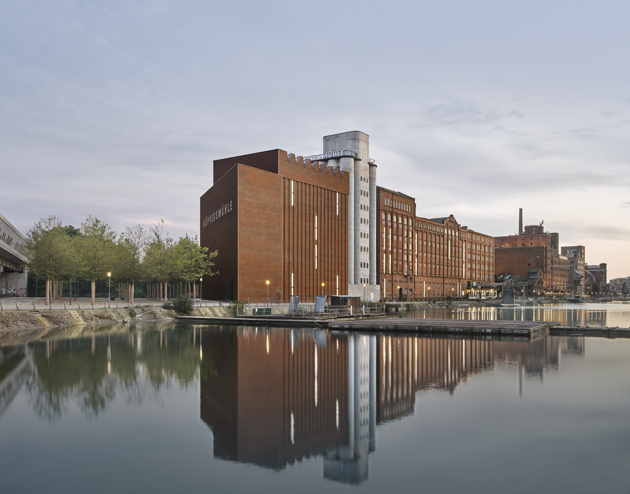 herzog-&-de-meuron-finaliza-la-ampliacion-del-museo-mkm-en-alemania-alt