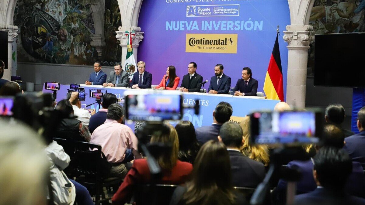 Directivos y autoridad estatal durante el anuncio Foto: Gobierno de Aguascalientes