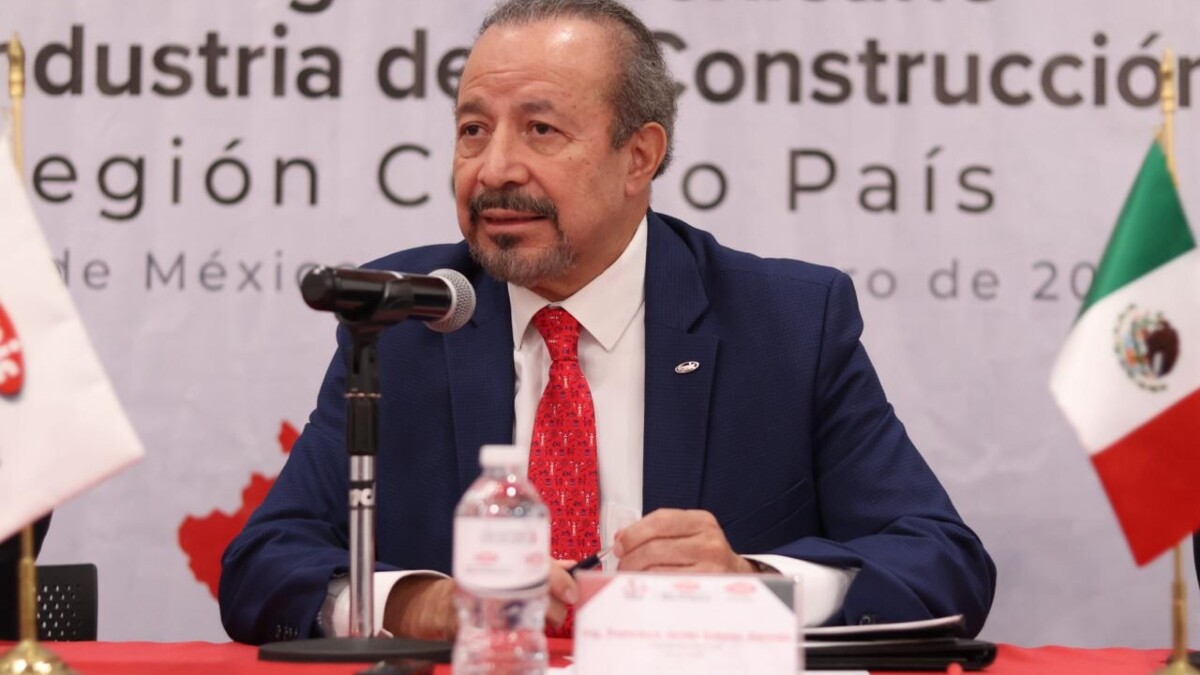 Presidente de CMIC durante conferencia de prensa Foto: CMIC