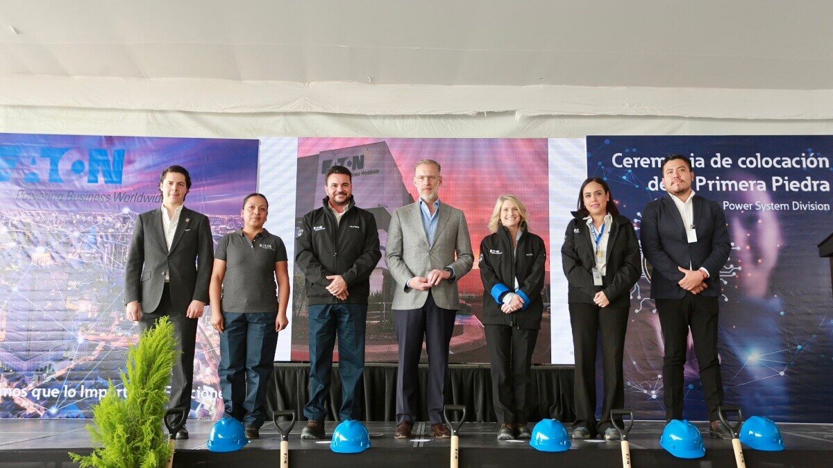 Directivos y funcionarios durante la ceremonia protocolaria Foto: @SEDESUQro