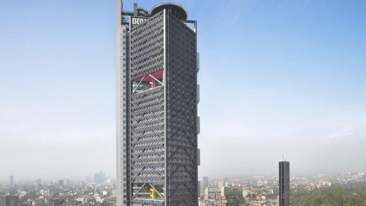 Vista de la Torre BBVA Foto: archdaily