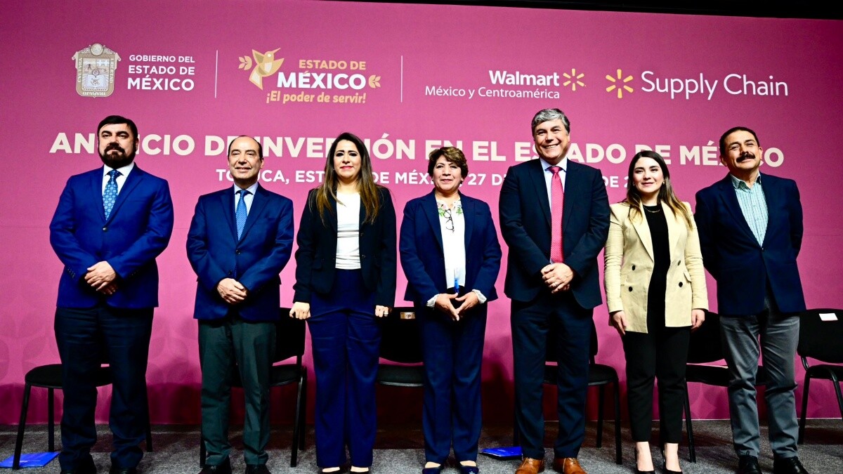 Autoridades y empresarios durante el anunció de inversión Foto: "X" Delfina Gómez