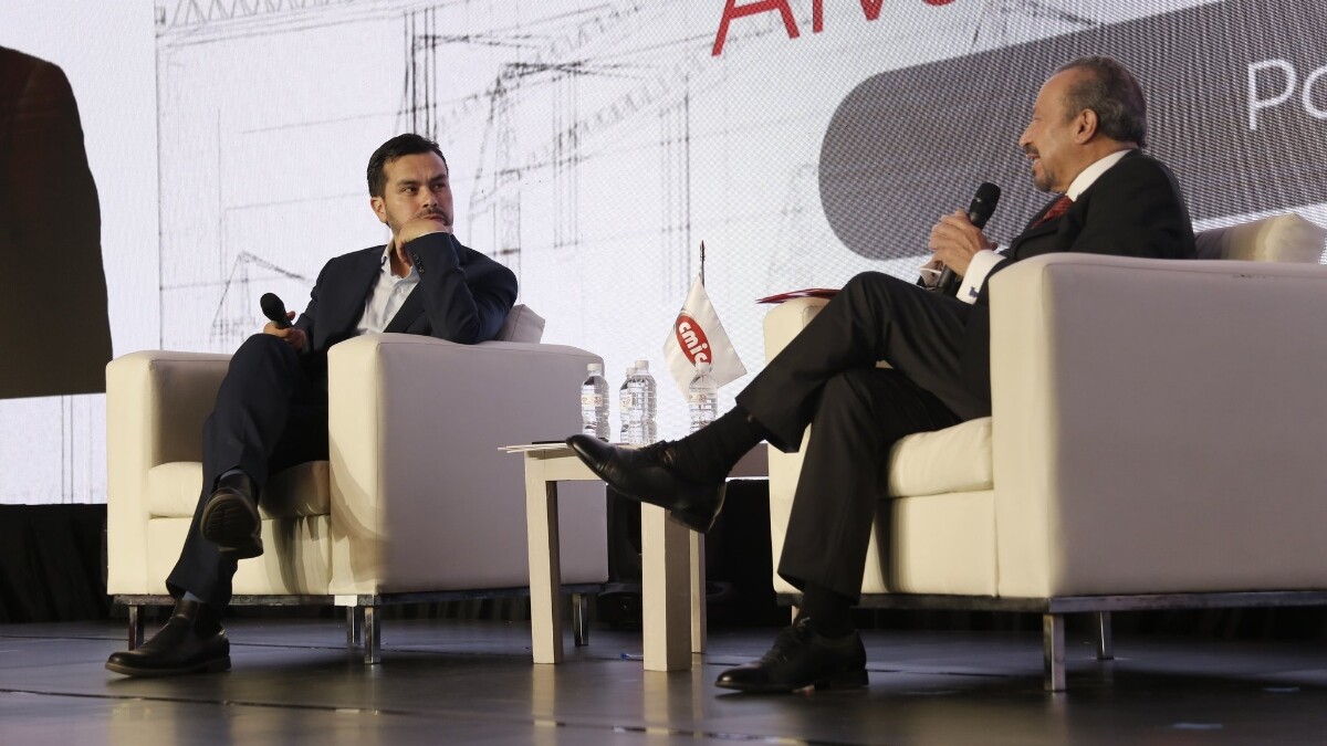 Jorge Álvarez Máynez, candidato de MC, durante charla con integrantes de CMIC Foto: CMIC