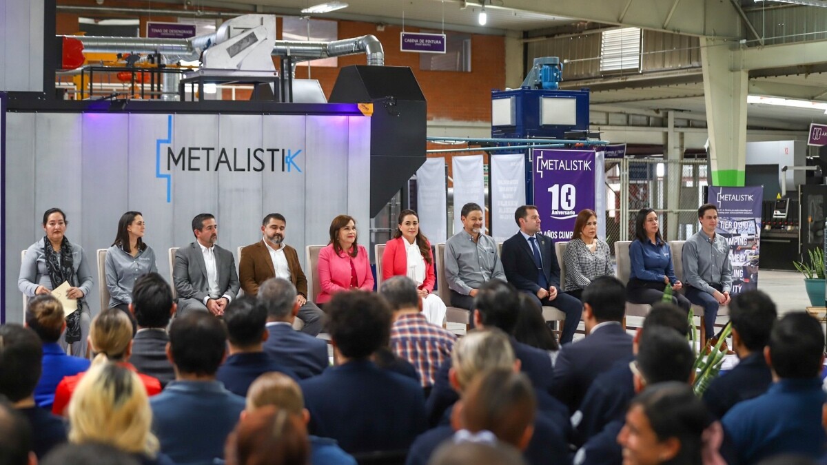 Directivos y autoridades estatales durante el anunció de inversión Foto: @TereJimenezE
