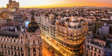 Inversionistas latinoamericanos registran récord en sector inmobiliario español