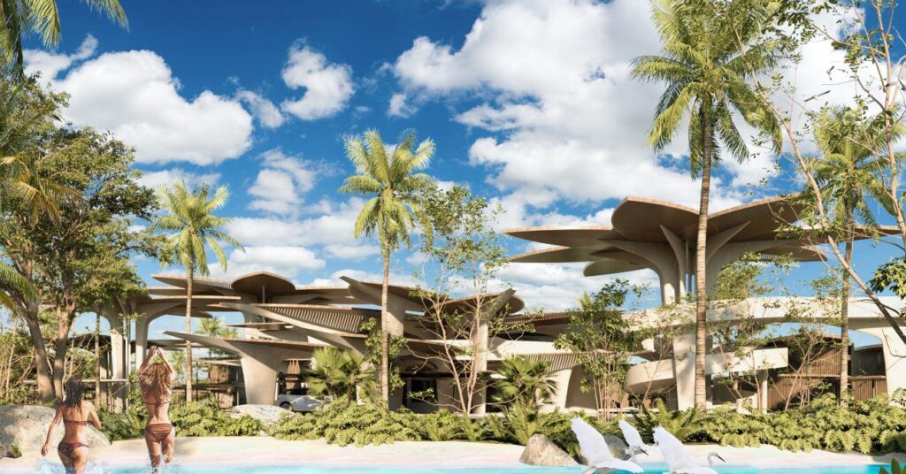 Dos personas se acercan a una exclusiva piscina rodeada de exuberante vegetación tropical, creando un entorno de privacidad y sofisticación absoluta. Al fondo, se alza un moderno edificio Muúk Karant cuya arquitectura vanguardista destaca por sus imponentes techos en forma de hoja, integrándose armónicamente con el paisaje natural. Bajo un cielo azul salpicado de nubes, esta propiedad representa una oportunidad incomparable para inversores y compradores que buscan excelencia estética, innovación arquitectónica y contacto directo con la naturaleza en el segmento inmobiliario premium.