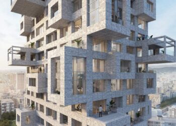 Vista cercana de un exclusivo proyecto residencial de gran altura en Taiwán, diseñado por el reconocido estudio MVRDV. Su imponente fachada geométrica, con volúmenes dinámicos y líneas contemporáneas, resalta en el horizonte urbano. La propiedad ofrece amplios ventanales que favorecen la entrada de luz natural, balcones irregulares con impresionantes vistas panorámicas y terrazas ajardinadas que integran la naturaleza al entorno residencial. Estos detalles arquitectónicos no solo aportan sofisticación y modernidad, sino que también elevan la calidad de vida, convirtiendo este desarrollo en una oportunidad única para inversores y compradores exigentes que buscan exclusividad e innovación inmobiliaria.